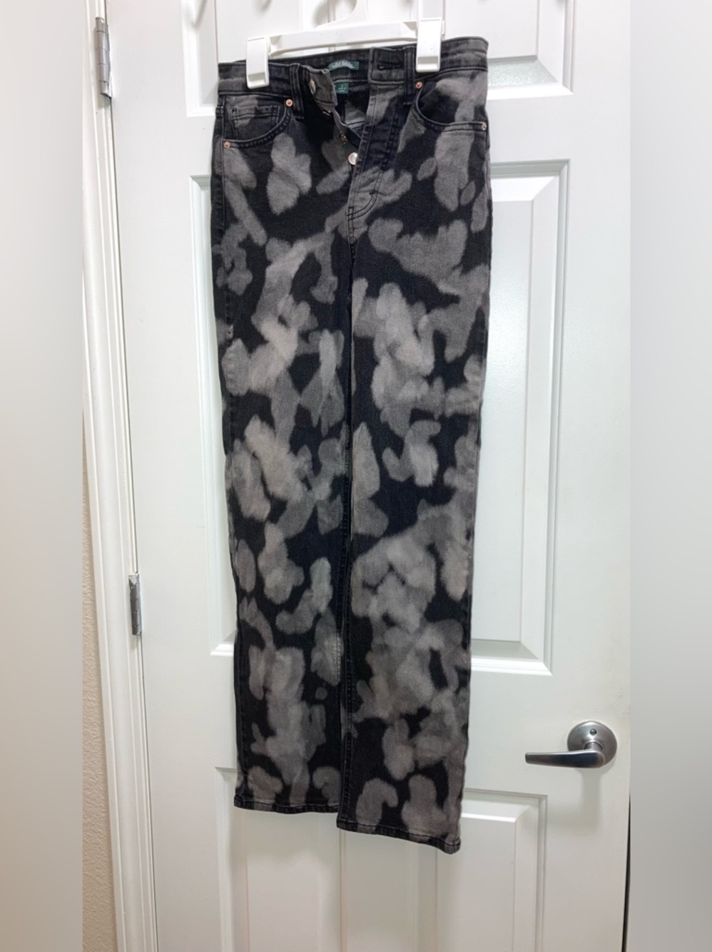 Wild Fable Women's Black Bleachy Super High-Rise Straight Button Fly jeans 0